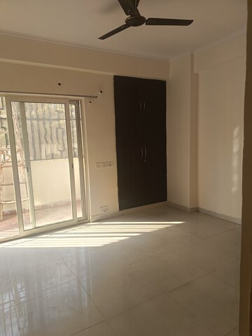 Room in 3 BHK Apartment at Amrapali Silicon City, Sector 76 – for Sale