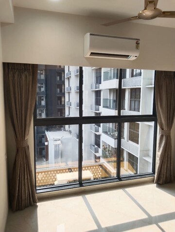 Room in 3 BHK Apartment at Godrej Urban Park, Chandivali – for Rent