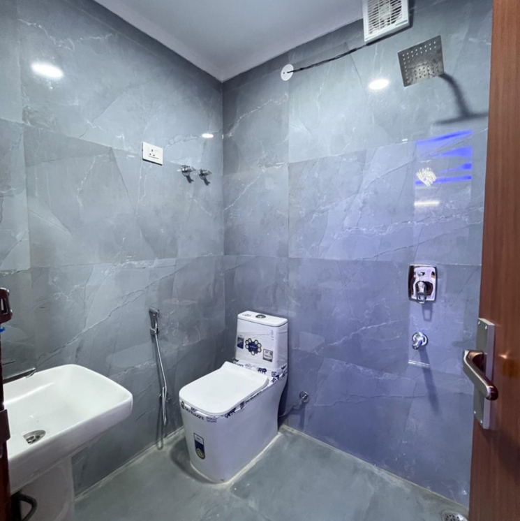 Bathroom, panchsheel vihar 4 Bedroom 140 Sq.Yd. Builder Floor In Panchsheel Vihar Delhi 7933218