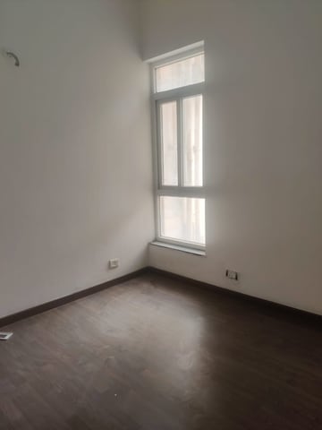 Room in 3 BHK Apartment at Puri Pratham, Sector 84 – for Sale