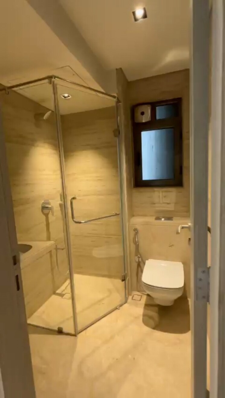 Bathroom, rustomjee-seasons 3 Bedroom 1004 Sq.Ft. Apartment In Bandra East Mumbai 7933332