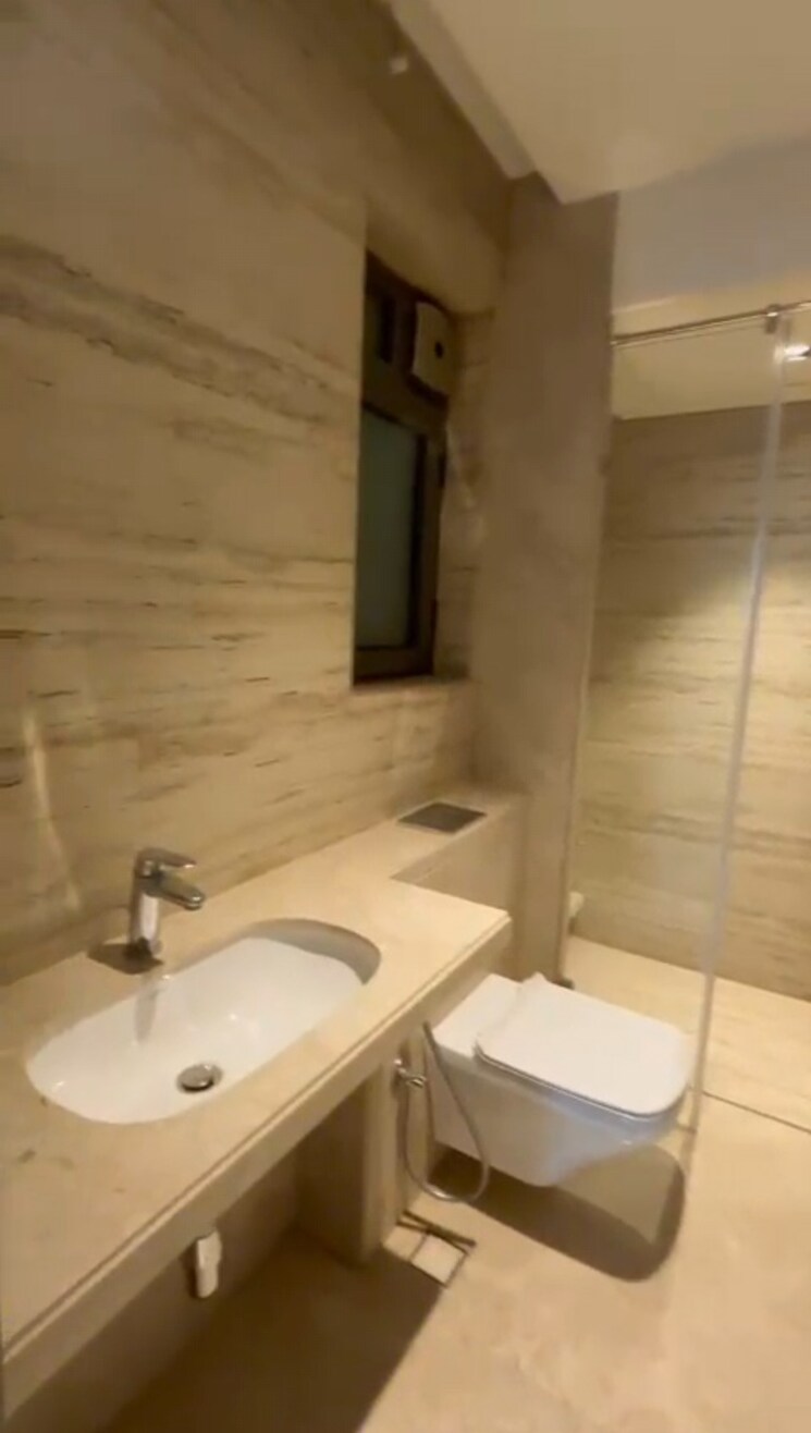 Bathroom, rustomjee-seasons 6 Bedroom 4567 Sq.Ft. Penthouse In Bandra East Mumbai 7933384