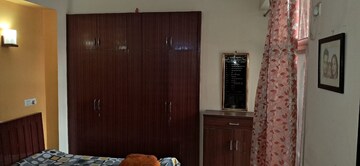 Furnished Amenities in 2 BHK Apartment at Paramount Orchid, Sain Vihar – for Rent