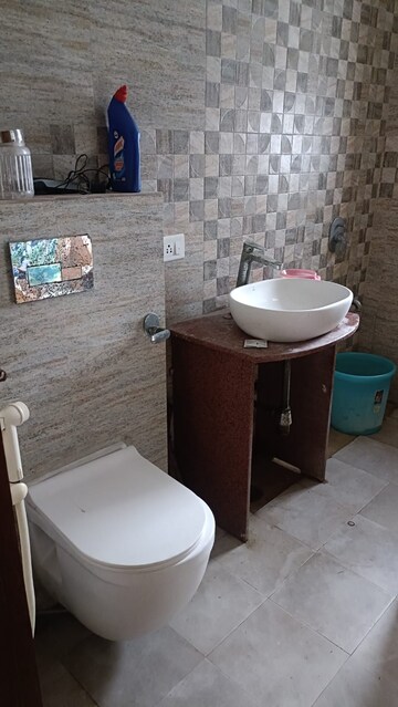 Bathroom in 3 BHK Apartment at Amrapali Silicon City, Sector 76 – for Rent