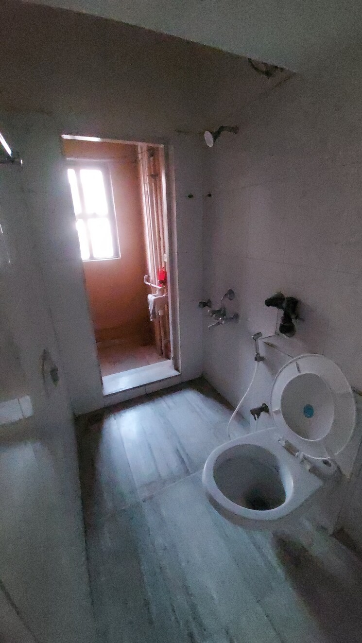 Bathroom, k-raheja-palm-court 2 Bedroom 680 Sq.Ft. Apartment In Malad West Mumbai 7933461