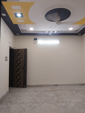 Room in 2.5 BHK Apartment at Paschim Vihar – for Rent