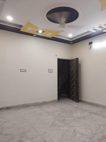 Room in 2.5 BHK Apartment at Paschim Vihar – for Rent
