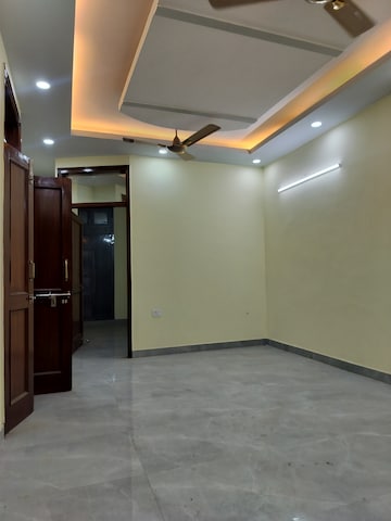 Room in 3 BHK Builder Floor at Chattarpur – for Rent