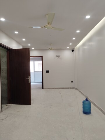 Room in 2.5 BHK Builder Floor at Paschim Vihar – for Rent