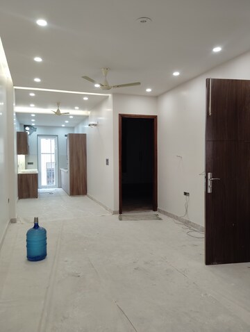 Room in 2.5 BHK Builder Floor at Paschim Vihar – for Rent