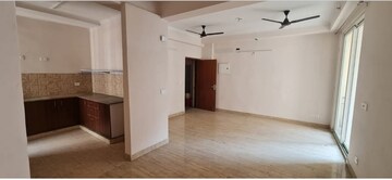 Room in 3 BHK Apartment at Amrapali Golf Homes, Sector 4, Greater Noida – for Rent