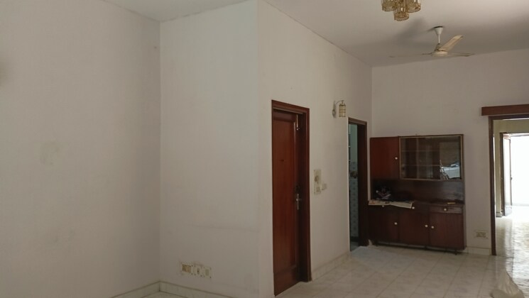 Room, greater kailash ii 3 Bedroom 250 Sq.Yd. Builder Floor In Greater Kailash ii Delhi 7933520