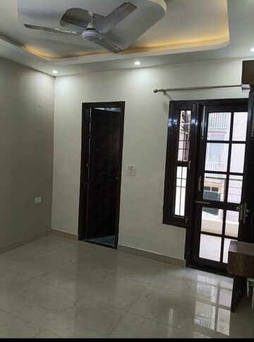 Room in 3 BHK Apartment at Sector 20 – for Rent