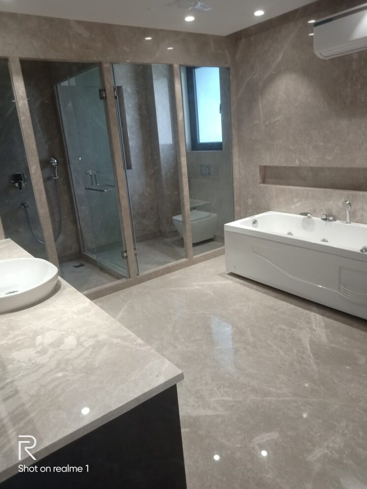 Attached Bathroom, greater kailash ii 3 Bedroom 250 Sq.Yd. Builder Floor In Greater Kailash ii Delhi 7933716