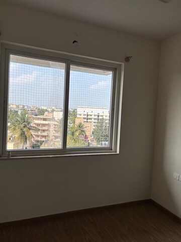 Room in 2 BHK Apartment at Prestige Misty Waters, Hebbal – for Rent
