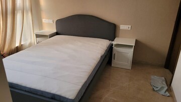 Room in 2 BHK Apartment at Chandiwala Pearl Heaven, Andheri East – for Rent