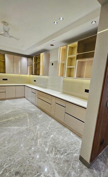 Room in 4 BHK Builder Floor at Sushant Lok 2, Sector 57 – for Sale