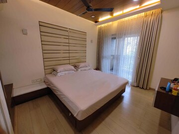 Room in 5 BHK Apartment at Akshar Shreeji Heights, Seawoods – for Sale