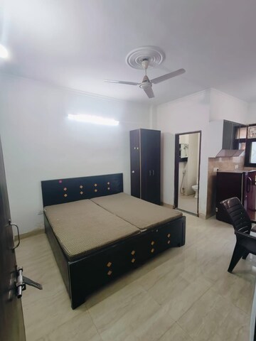 Living Room in 1 BHK Builder Floor at Ansal Sushant Lok I, Sector 43 – for Rent