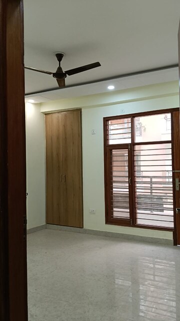 Room in 3 BHK Builder Floor at RPS Palm Drive, Sector 88 – for Rent