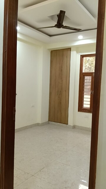Room in 3 BHK Builder Floor at RPS Palm Drive, Sector 88 – for Rent