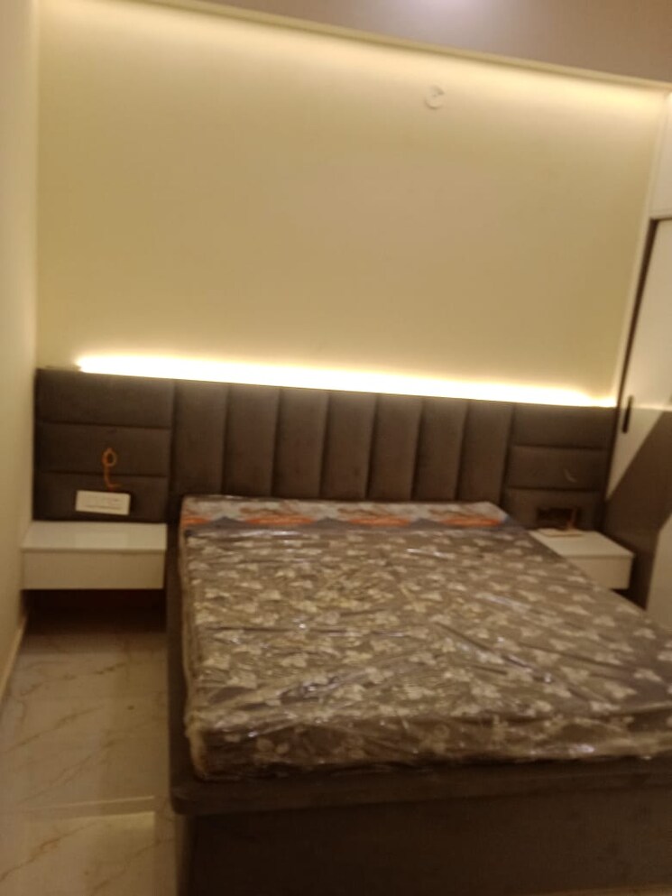 Bedroom, sector 30 5 Bedroom 300 Sq.Mt. Independent House In Sector 30 Noida 7934326