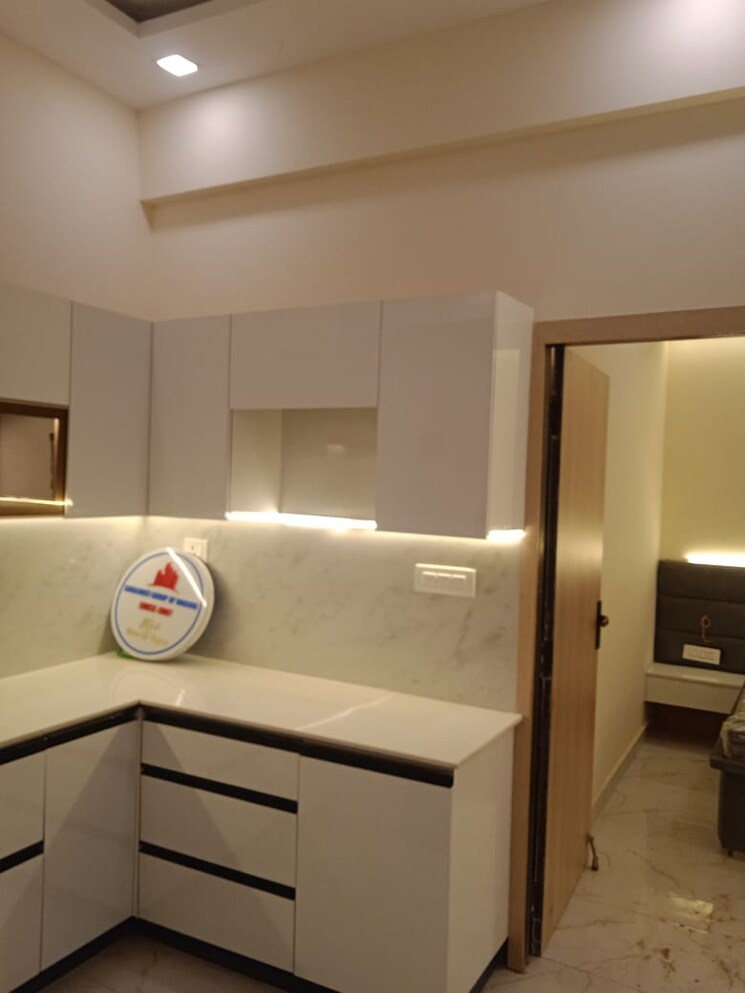 Kitchen, sector 30 5 Bedroom 300 Sq.Mt. Independent House In Sector 30 Noida 7934326