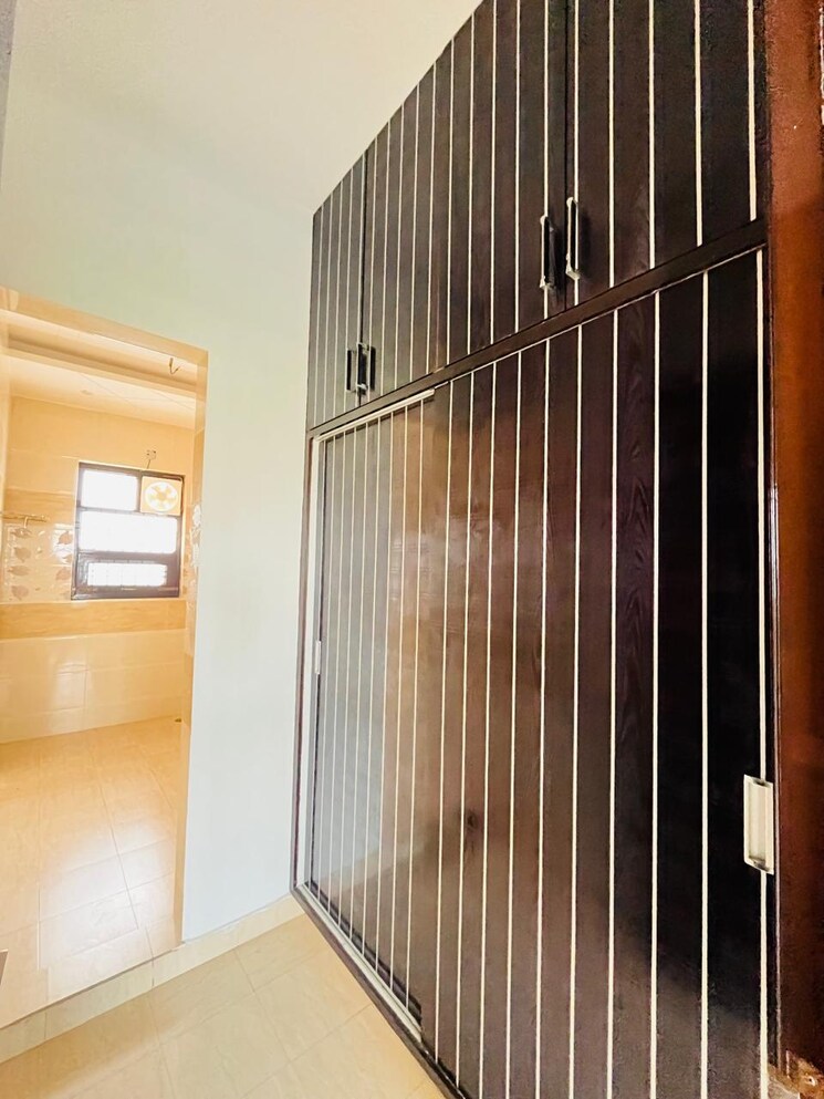 Balcony, sector 30 5 Bedroom 300 Sq.Mt. Independent House In Sector 30 Noida 7934326