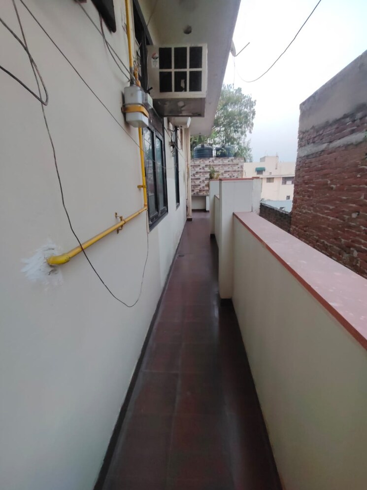 Balcony, sector 36 6+ Bedroom 300 Sq.Mt. Independent House In Sector 36 Noida 7934448