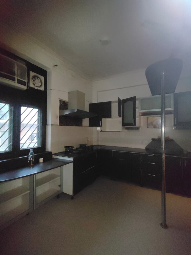 Kitchen, sector 36 6+ Bedroom 300 Sq.Mt. Independent House In Sector 36 Noida 7934448