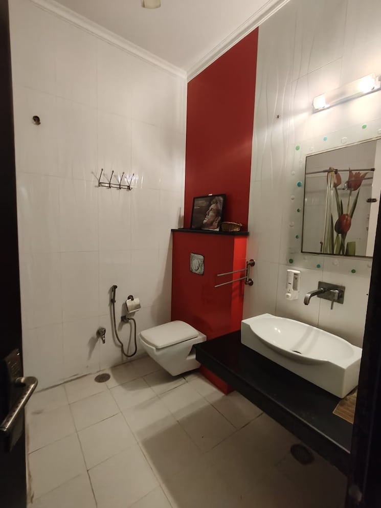 Bathroom, sector 36 6+ Bedroom 300 Sq.Mt. Independent House In Sector 36 Noida 7934448