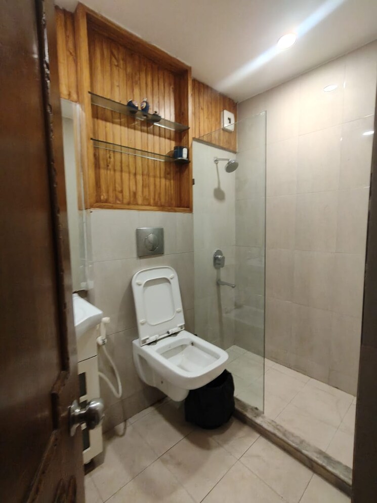 Bathroom, sector 36 6+ Bedroom 300 Sq.Mt. Independent House In Sector 36 Noida 7934448
