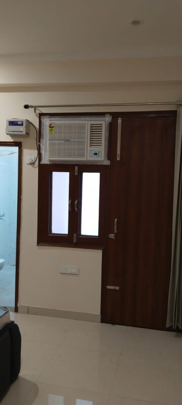 Room in 2 BHK Apartment at Sector 52 – for Rent