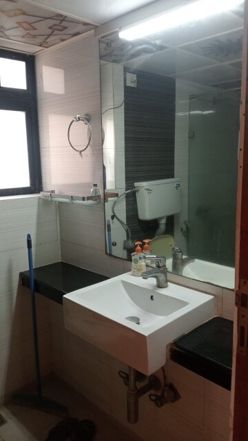 Master Bedroom in 2.5 BHK Apartment at Lokhandwala Sapphire Heights, Kandivali East – for Sale