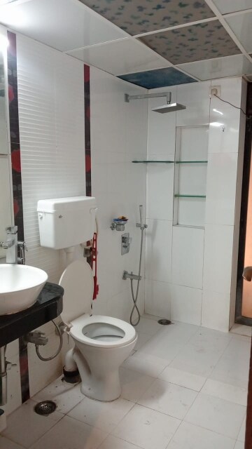 Bathroom in 2.5 BHK Apartment at Lokhandwala Sapphire Heights, Kandivali East – for Sale