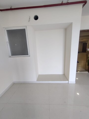 Room in 2 BHK Apartment at Vijay Orovia, Ghodbunder Road – for Rent