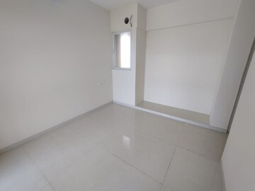 Room in 2 BHK Apartment at Vijay Orovia, Ghodbunder Road – for Rent