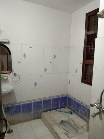 Attached Bathroom in 2 BHK Apartment at Alkapuri – for Rent