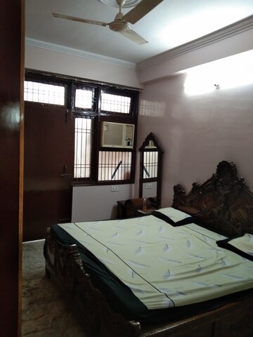 Bedroom in 2 BHK Apartment at Alkapuri – for Rent