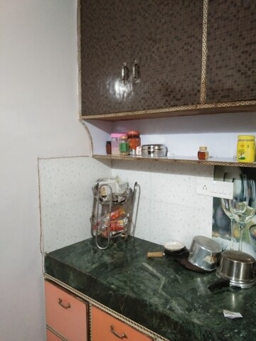 Furnished Amenities in 2 BHK Apartment at Alkapuri – for Rent