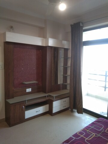 Room in 2 BHK Apartment at Alkapuri – for Rent