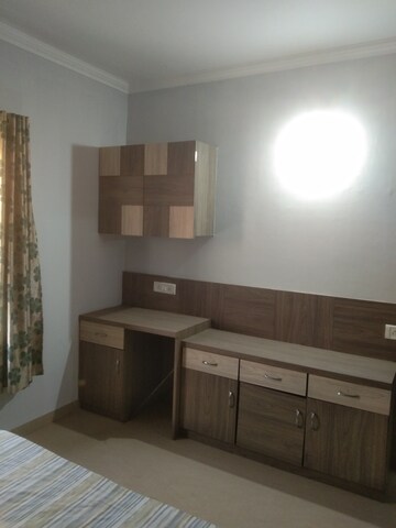 Bedroom in 2 BHK Apartment at Alkapuri – for Rent