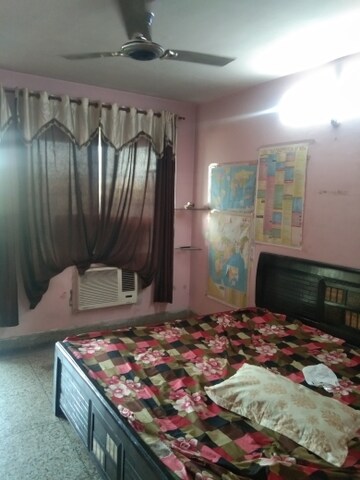 Master Bedroom in 2 BHK Apartment at Alkapuri – for Rent