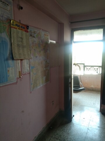 Room in 2 BHK Apartment at Alkapuri – for Rent