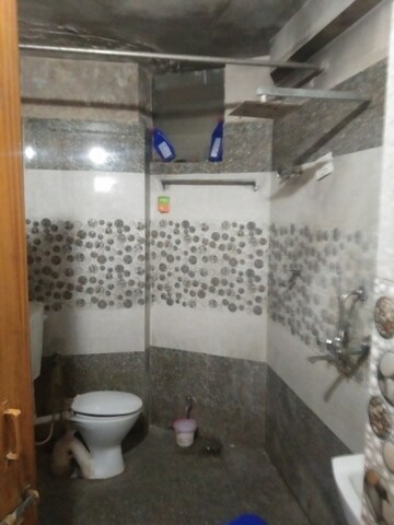 Bathroom in 2 BHK Apartment at Alkapuri – for Rent