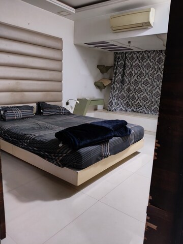 Master Bedroom in 2 BHK Apartment at Palash Towers, Andheri West – for Rent