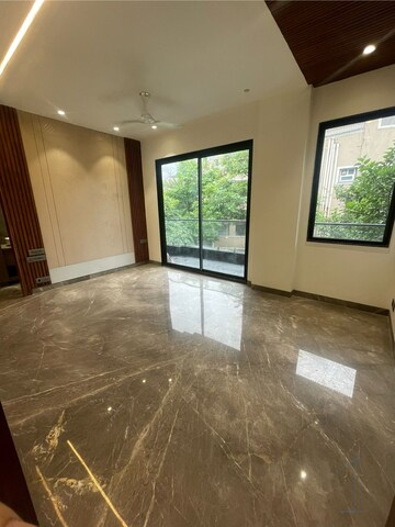 Room in 4 BHK Builder Floor at Sector 57 – for Rent