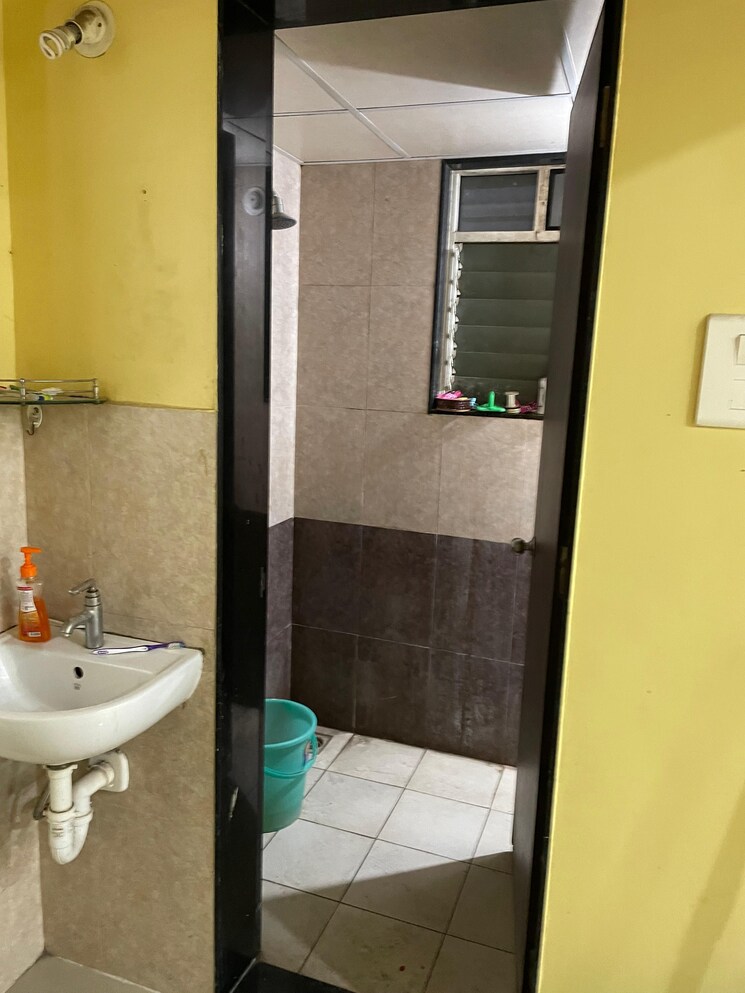Bathroom, paranjape-schemes-madhukosh 1 Bedroom 574 Sq.Ft. Apartment In Dhayari Pune 7934612