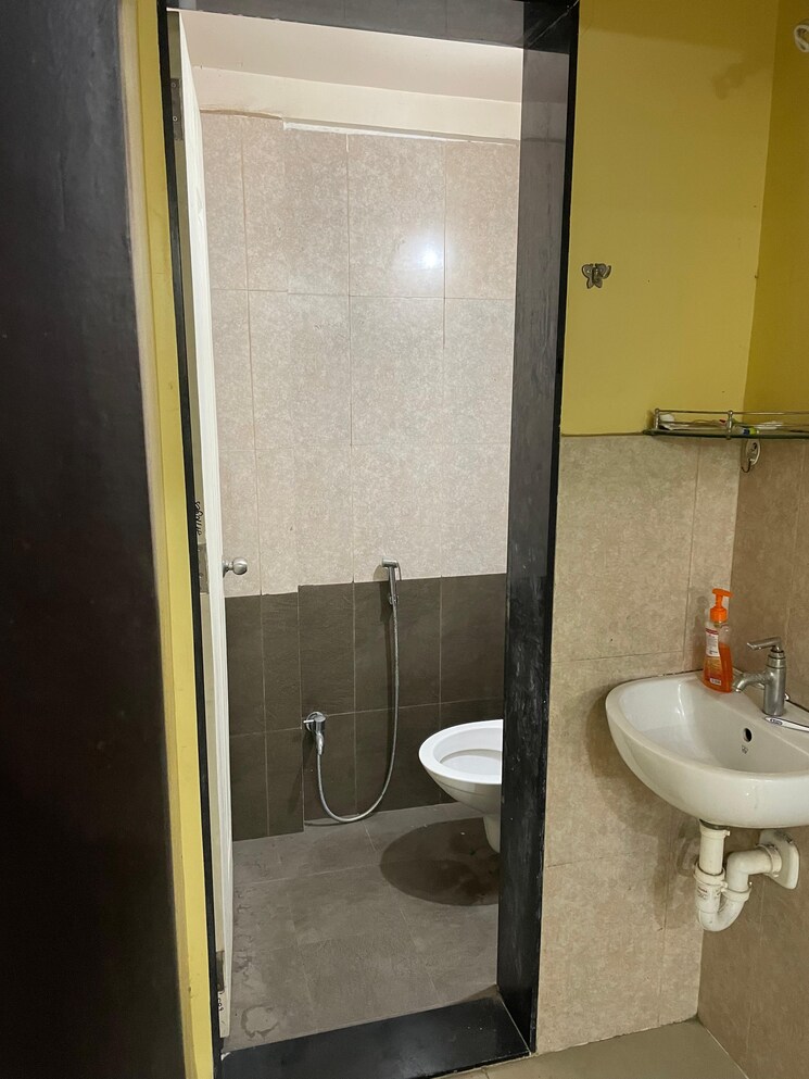 Bathroom, paranjape-schemes-madhukosh 1 Bedroom 574 Sq.Ft. Apartment In Dhayari Pune 7934612