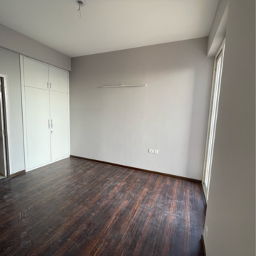 Room in 2 BHK Apartment at Supertech Hues, Sector 68 – for Rent